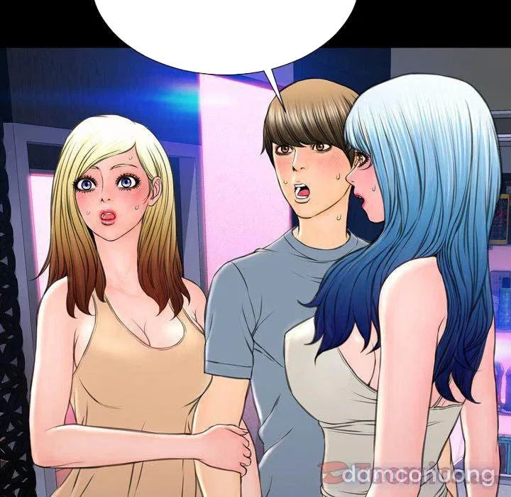 Em gái bán hàng sextoy 