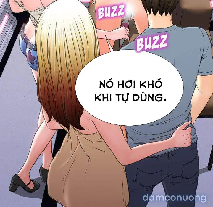 Em gái bán hàng sextoy 