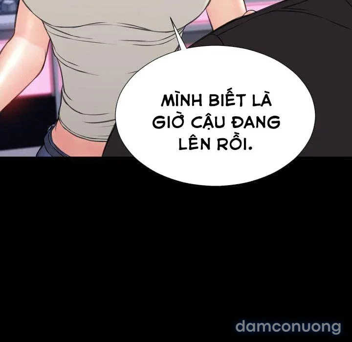 Em gái bán hàng sextoy 