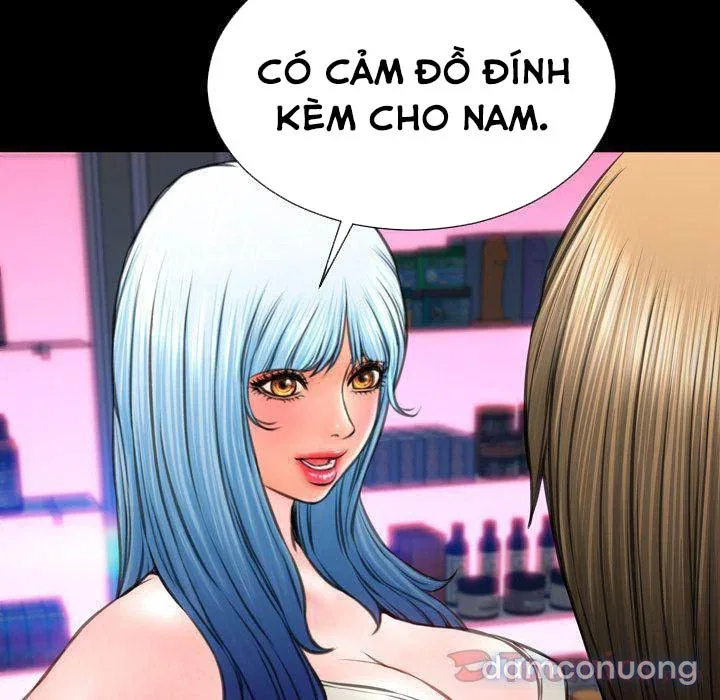 Em gái bán hàng sextoy 