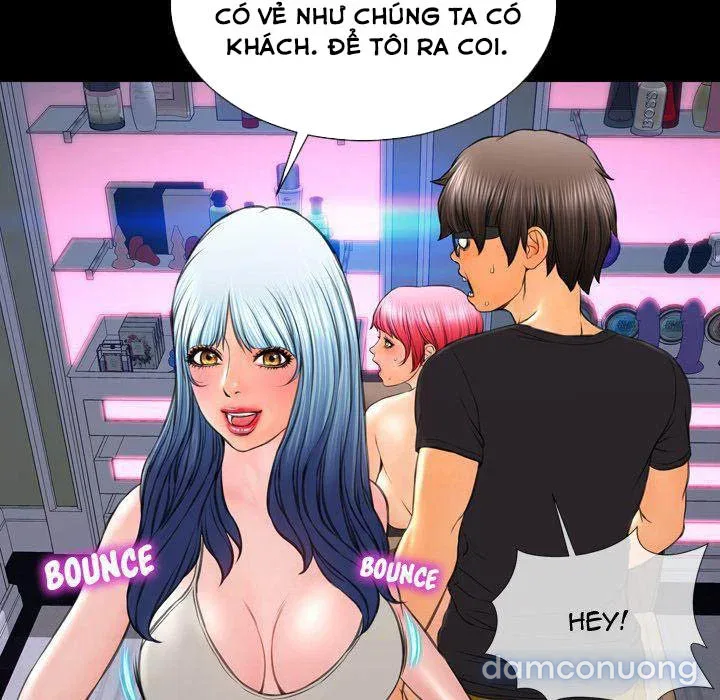 Em gái bán hàng sextoy 