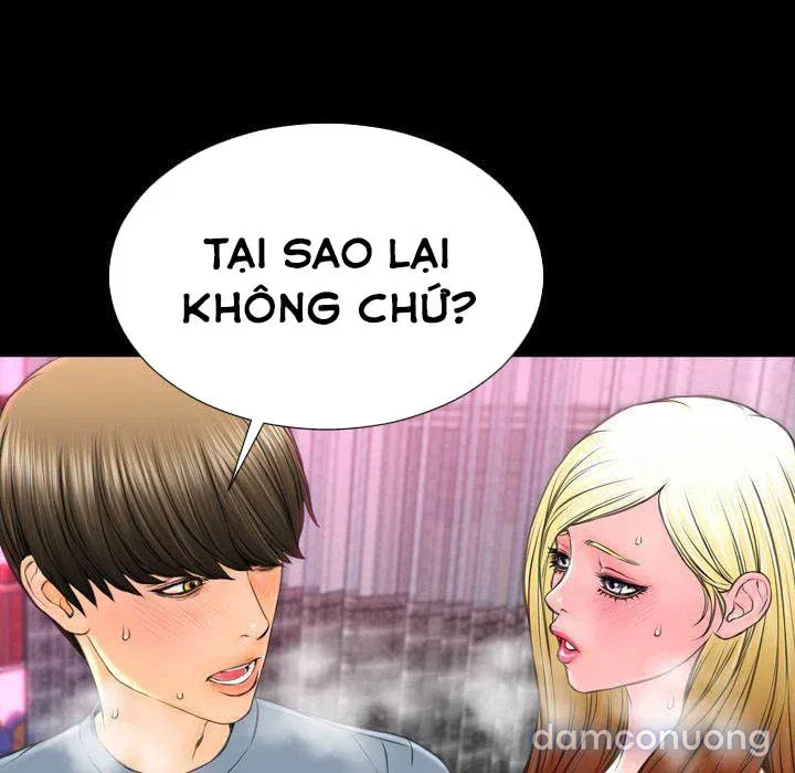 Em gái bán hàng sextoy 