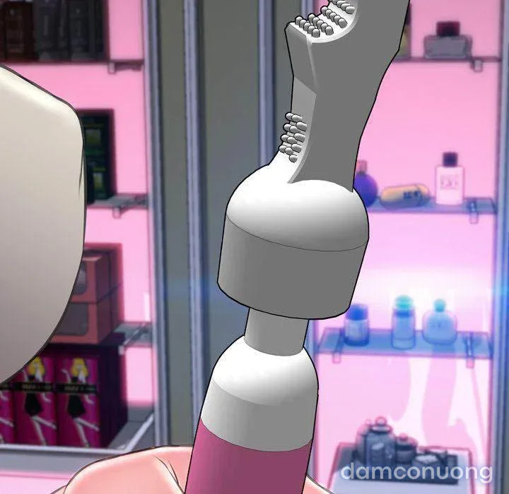 Em gái bán hàng sextoy 