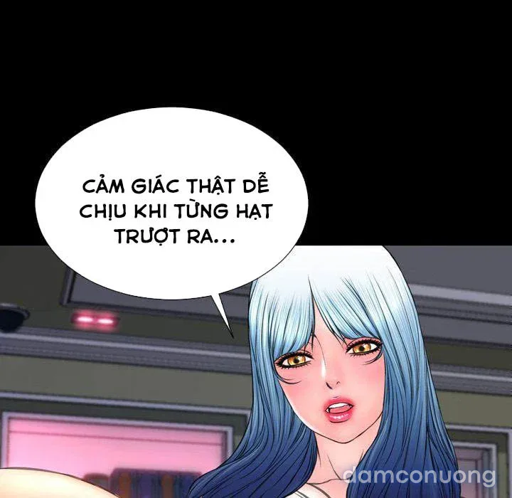 Em gái bán hàng sextoy 