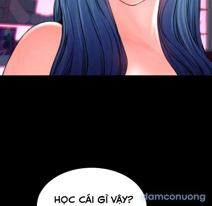 Em gái bán hàng sextoy 