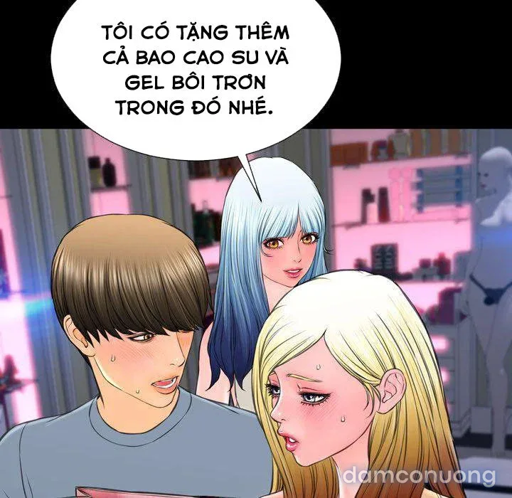 Em gái bán hàng sextoy 