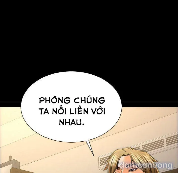 Em gái bán hàng sextoy 