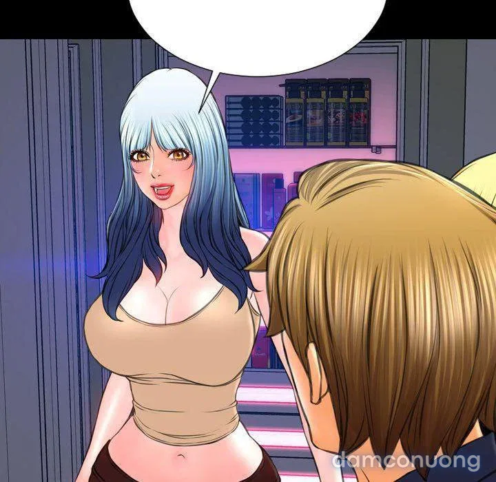Em gái bán hàng sextoy 