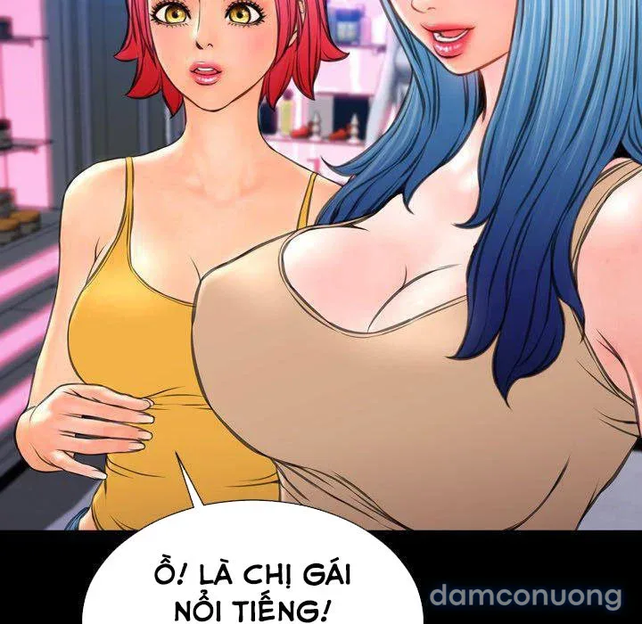 Em gái bán hàng sextoy 