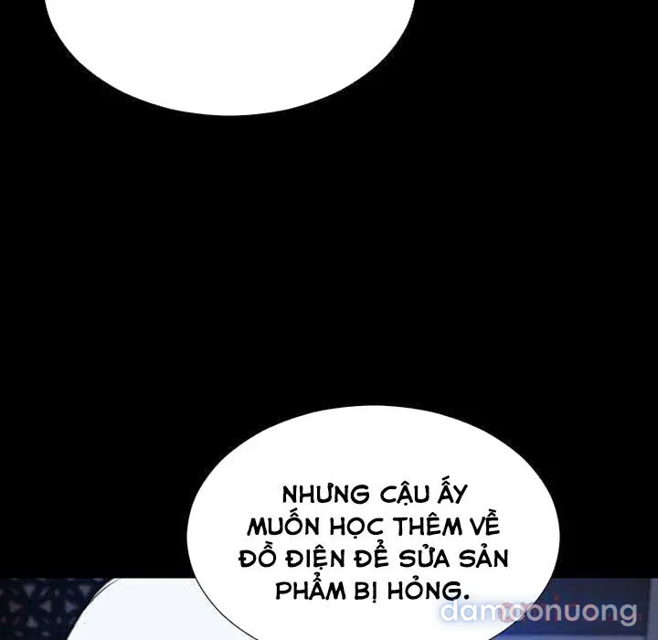 Em gái bán hàng sextoy 