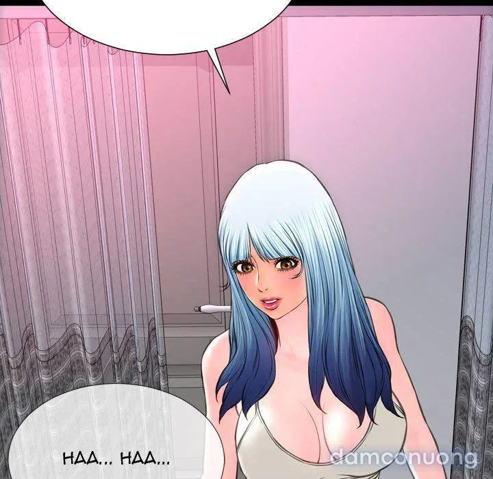 Em gái bán hàng sextoy 