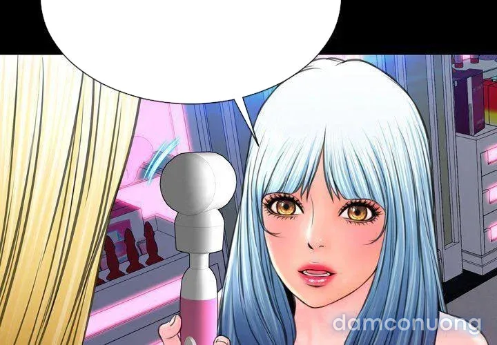 Em gái bán hàng sextoy 