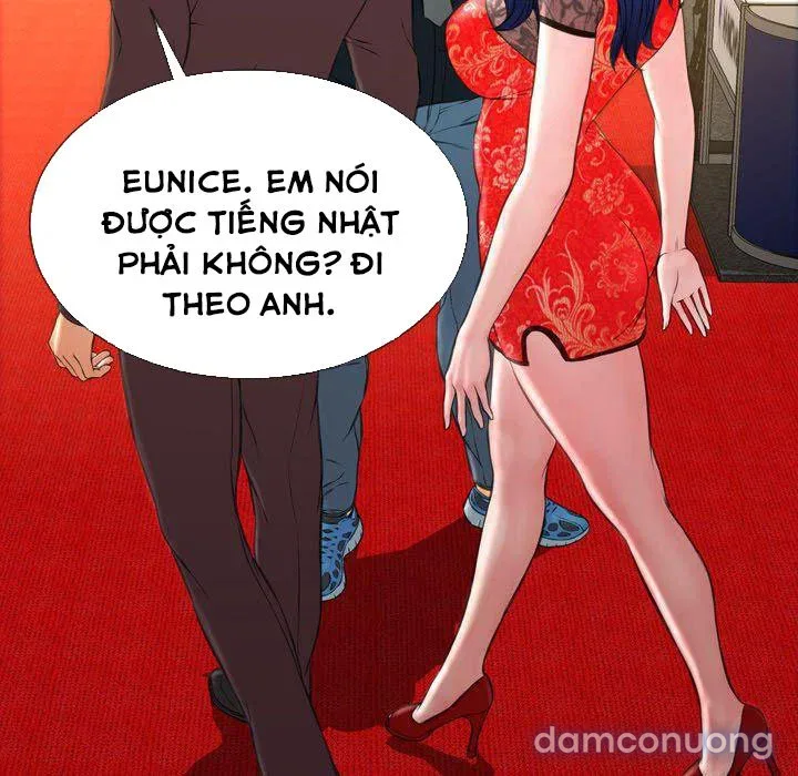 Em gái bán hàng sextoy 