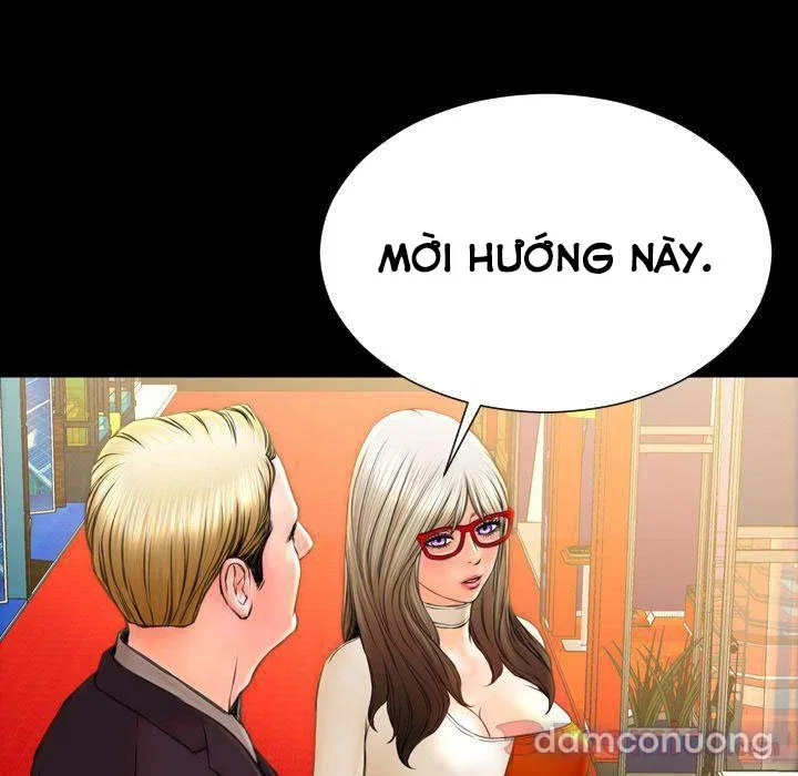 Em gái bán hàng sextoy 