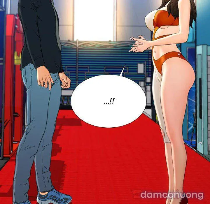 Em gái bán hàng sextoy 
