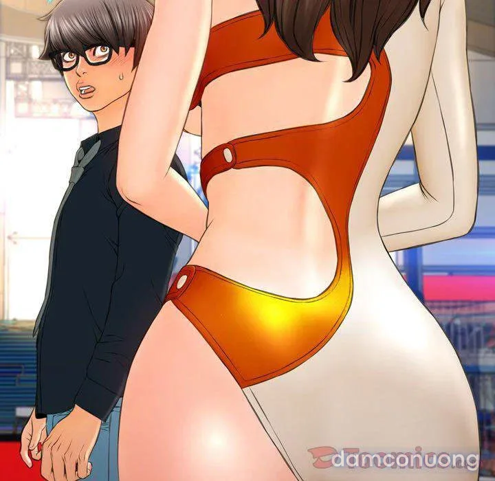 Em gái bán hàng sextoy 