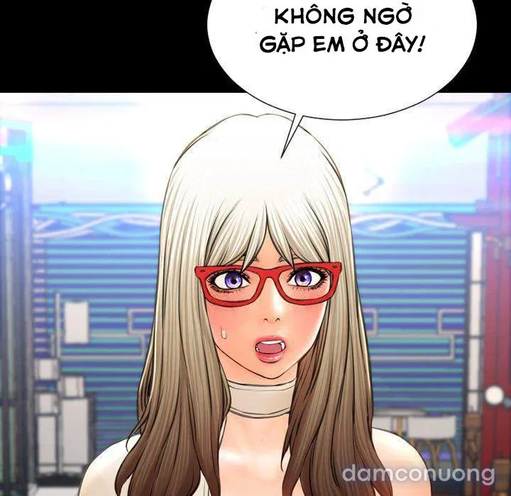 Em gái bán hàng sextoy 