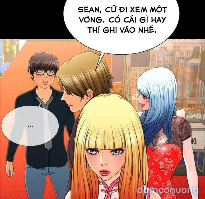 Em gái bán hàng sextoy 