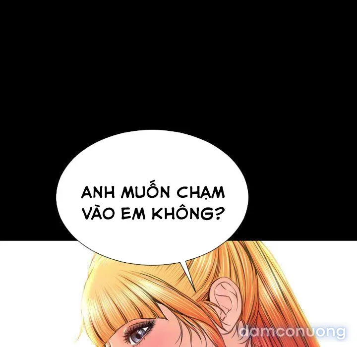 Em gái bán hàng sextoy 