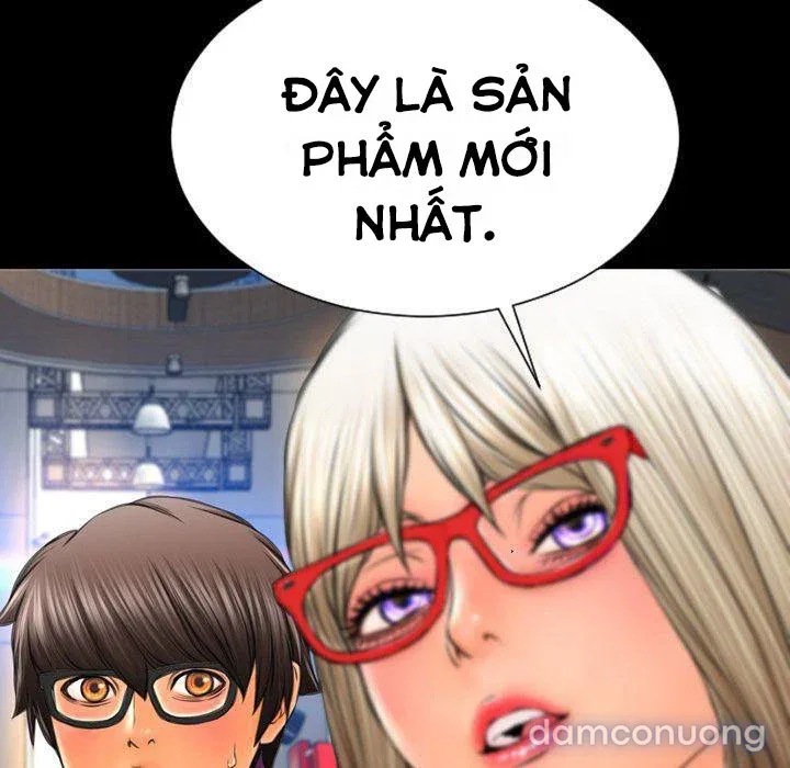 Em gái bán hàng sextoy 
