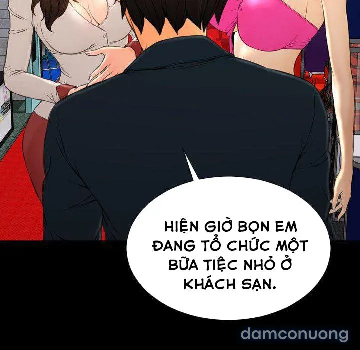 Em gái bán hàng sextoy 