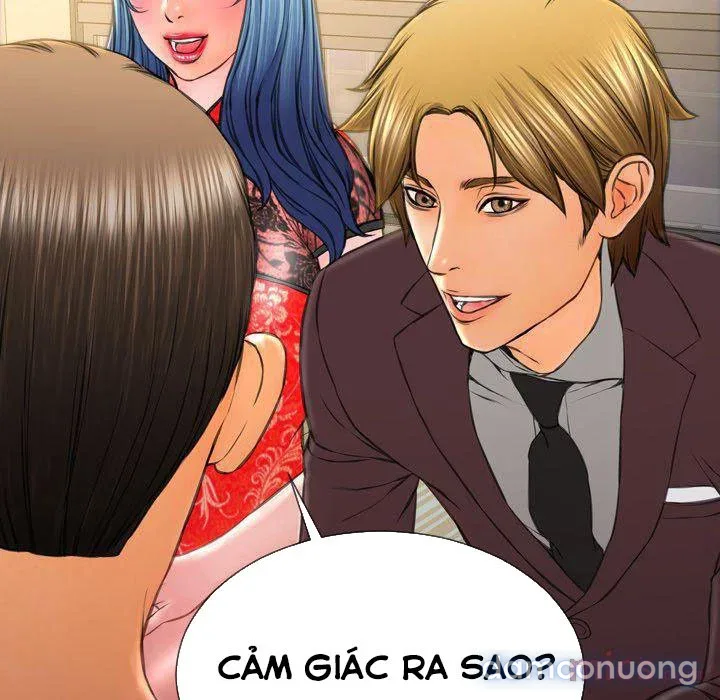 Em gái bán hàng sextoy 