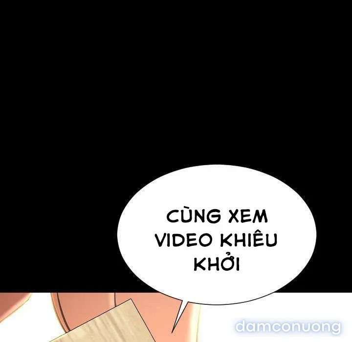 Em gái bán hàng sextoy 