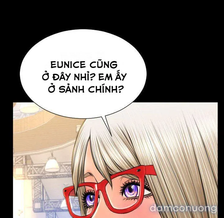 Em gái bán hàng sextoy 
