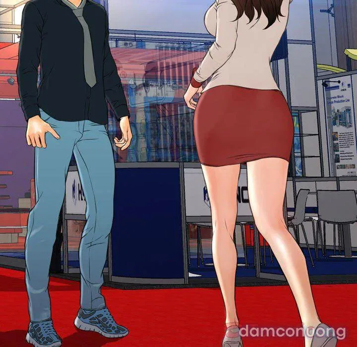 Em gái bán hàng sextoy 