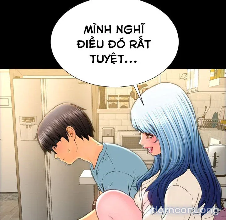 Em gái bán hàng sextoy 