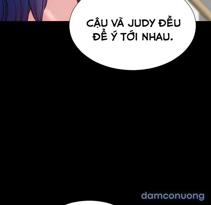 Em gái bán hàng sextoy 