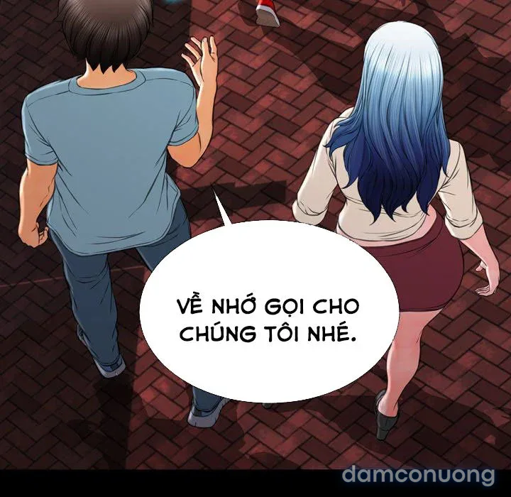 Em gái bán hàng sextoy 