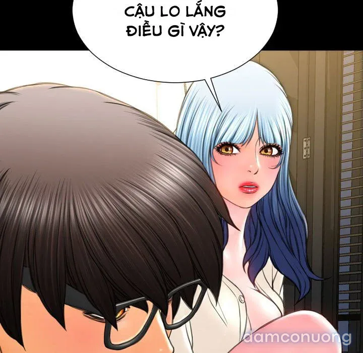 Em gái bán hàng sextoy 