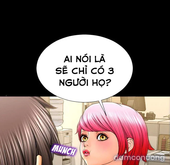 Em gái bán hàng sextoy 