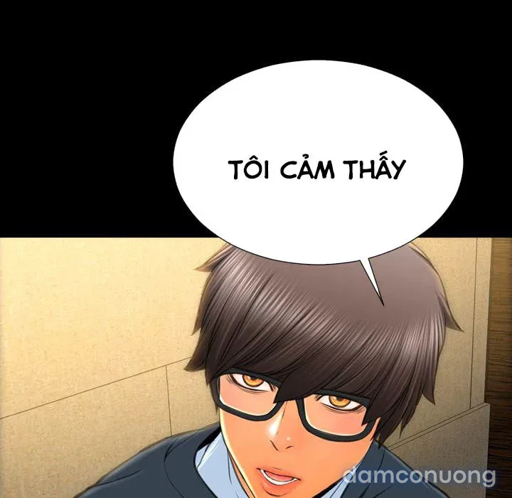Em gái bán hàng sextoy 