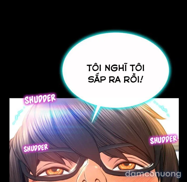 Em gái bán hàng sextoy 
