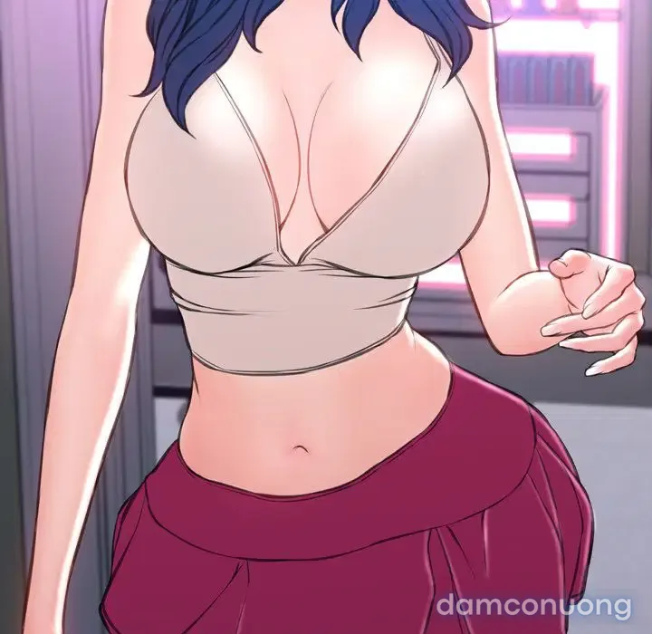 Em gái bán hàng sextoy 