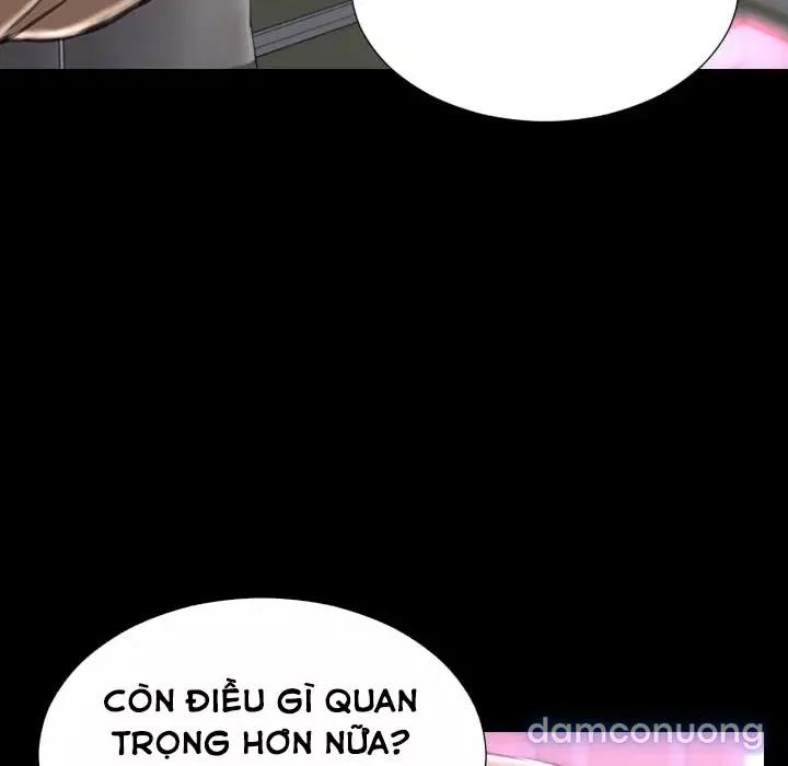 Em gái bán hàng sextoy 