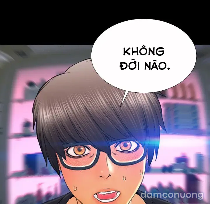 Em gái bán hàng sextoy 