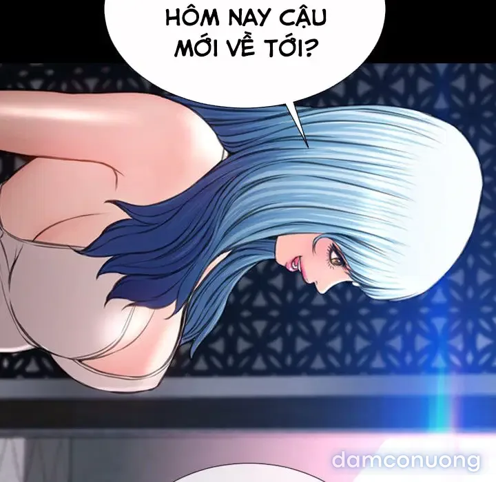 Em gái bán hàng sextoy 
