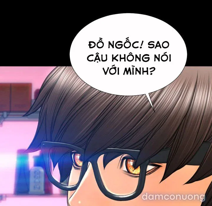Em gái bán hàng sextoy 