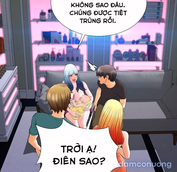 Em gái bán hàng sextoy 
