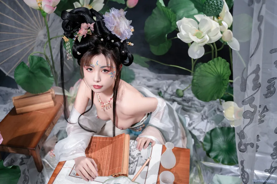 Thanh Liên nữ sĩ 