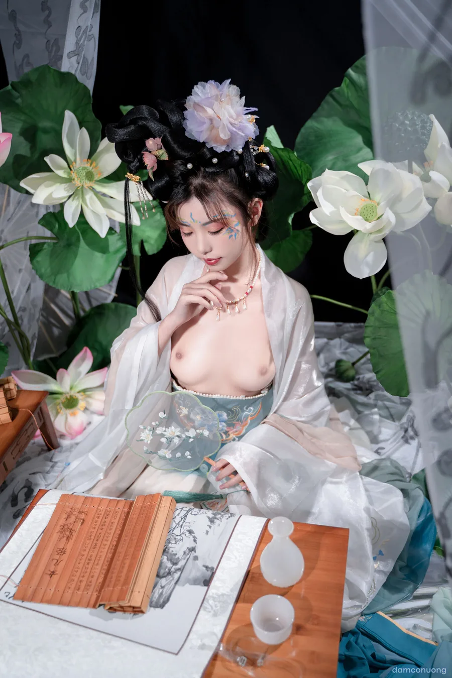 Thanh Liên nữ sĩ 