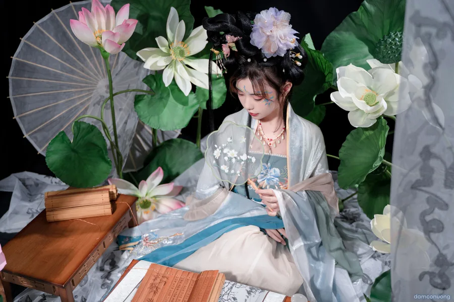 Thanh Liên nữ sĩ 