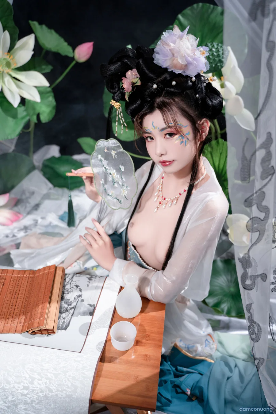 Thanh Liên nữ sĩ 