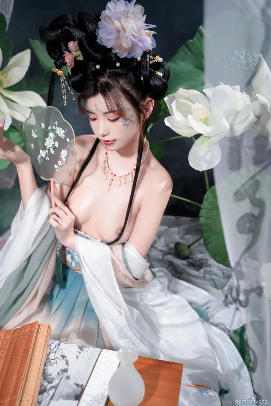 Thanh Liên nữ sĩ 