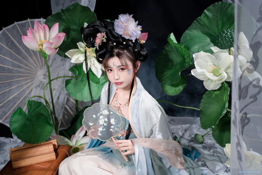 Thanh Liên nữ sĩ 