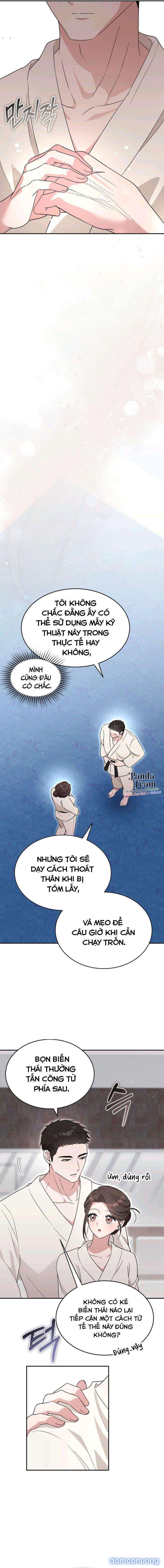 Tuyển Thủ Cứng Nhắc Nhà Bên 