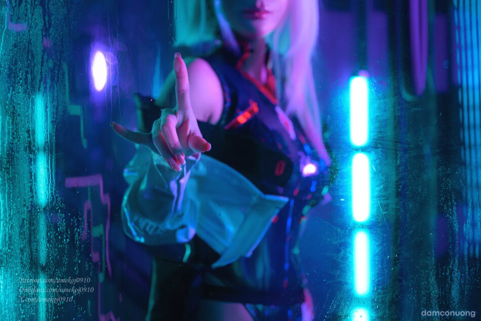 UmekoJ Cosplay Lucy Cyberpunk Edgerunner 
